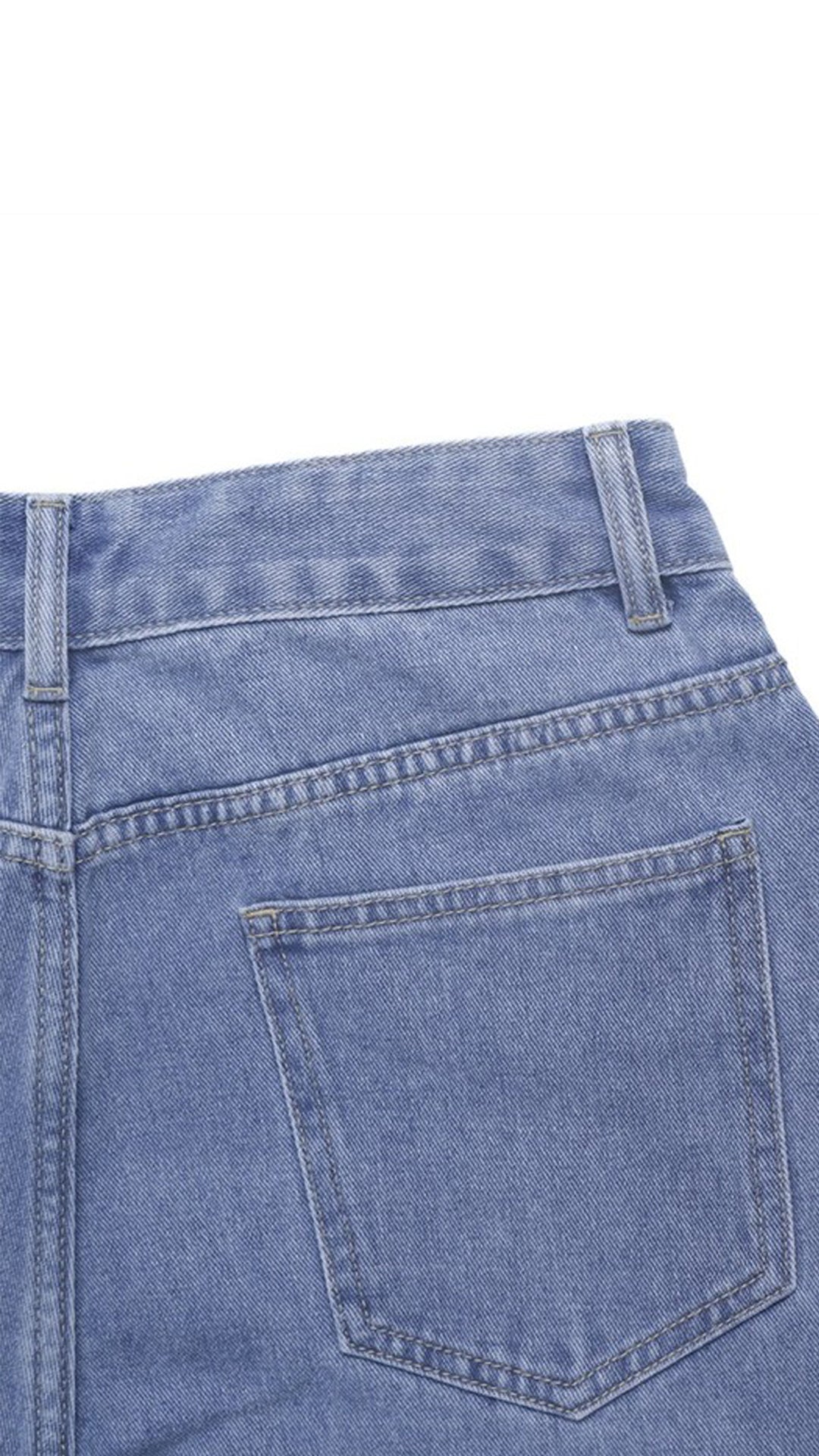Baggy Jeans with Heat and a Flirty Edge