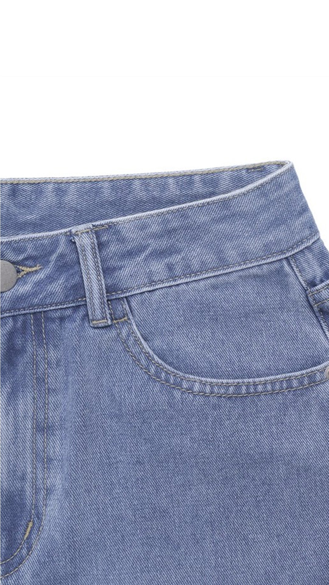 Baggy Jeans with Heat and a Flirty Edge